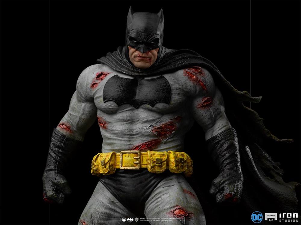 The Dark Knight Returns Batman 1/6 Scale Limited Edition Diorama Statue - Exclusive