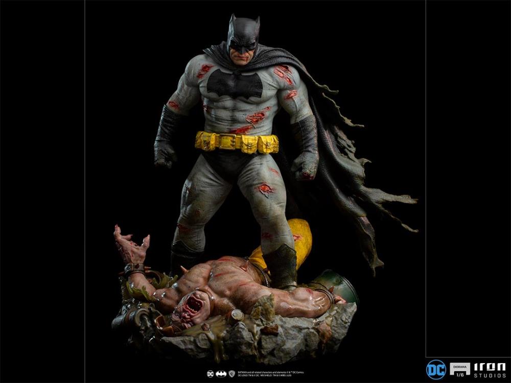 The Dark Knight Returns Batman 1/6 Scale Limited Edition Diorama Statue - Exclusive