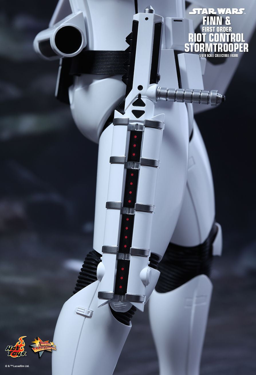 Star Wars Episode VII: Finn and First Order Riot Control Stormtrooper MMS346