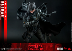 The Batman: Batman & Bat-Signal MMS641 Exclusive