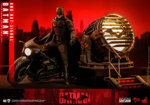 The Batman: Batman & Bat-Signal MMS641 Exclusive